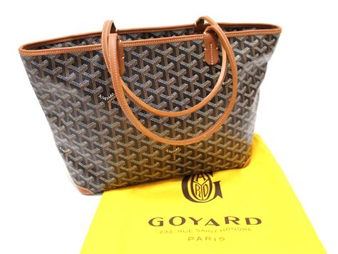 brown goyard bag